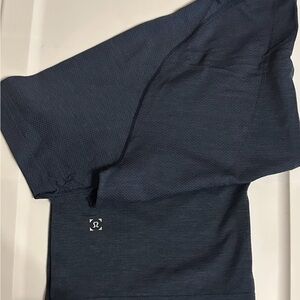 Lululemon Navy Blue Mens Vent Tech shirt sz Small